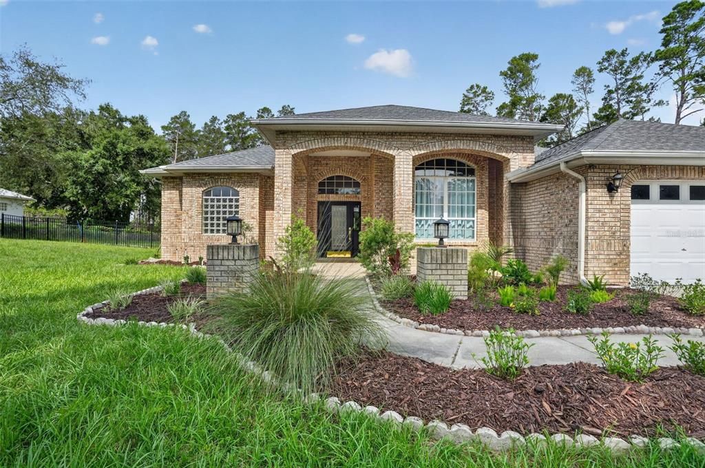 For Sale: $565,000 (4 beds, 3 baths, 2853 Square Feet)