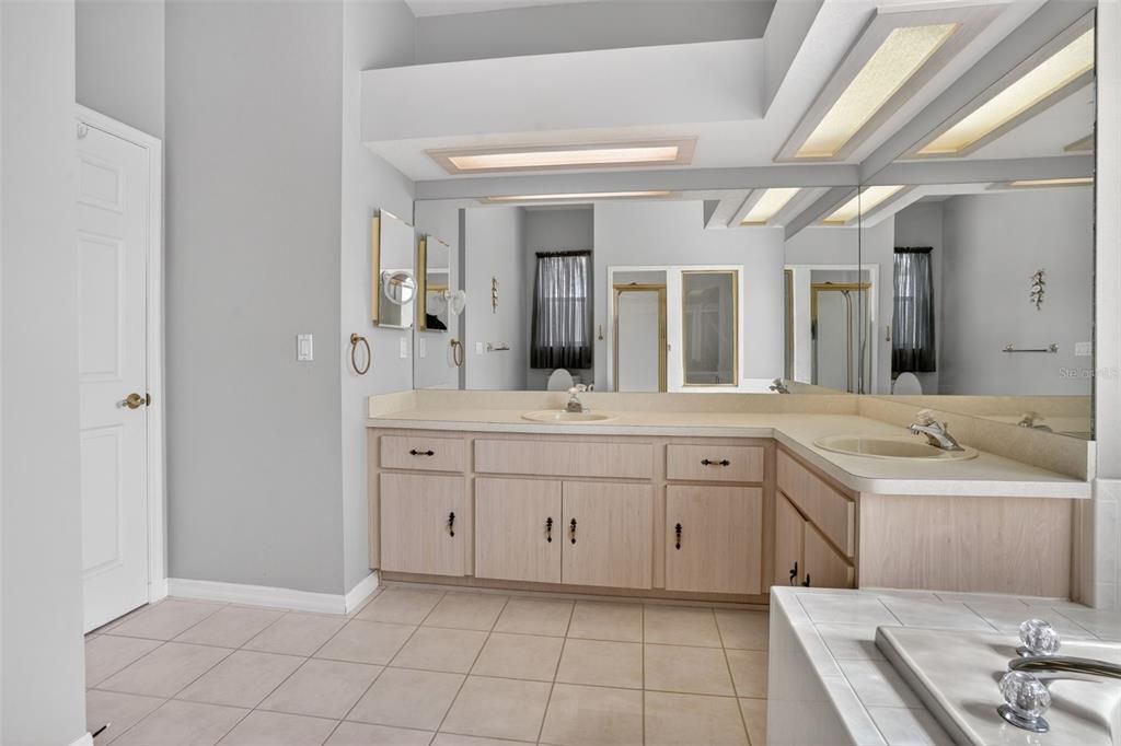 For Sale: $565,000 (4 beds, 3 baths, 2853 Square Feet)