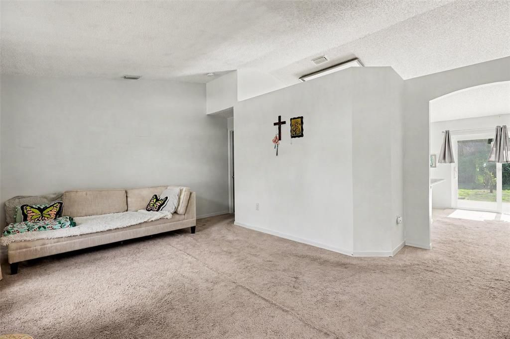 Activo con contrato: $300,000 (3 camas, 2 baños, 1482 Pies cuadrados)