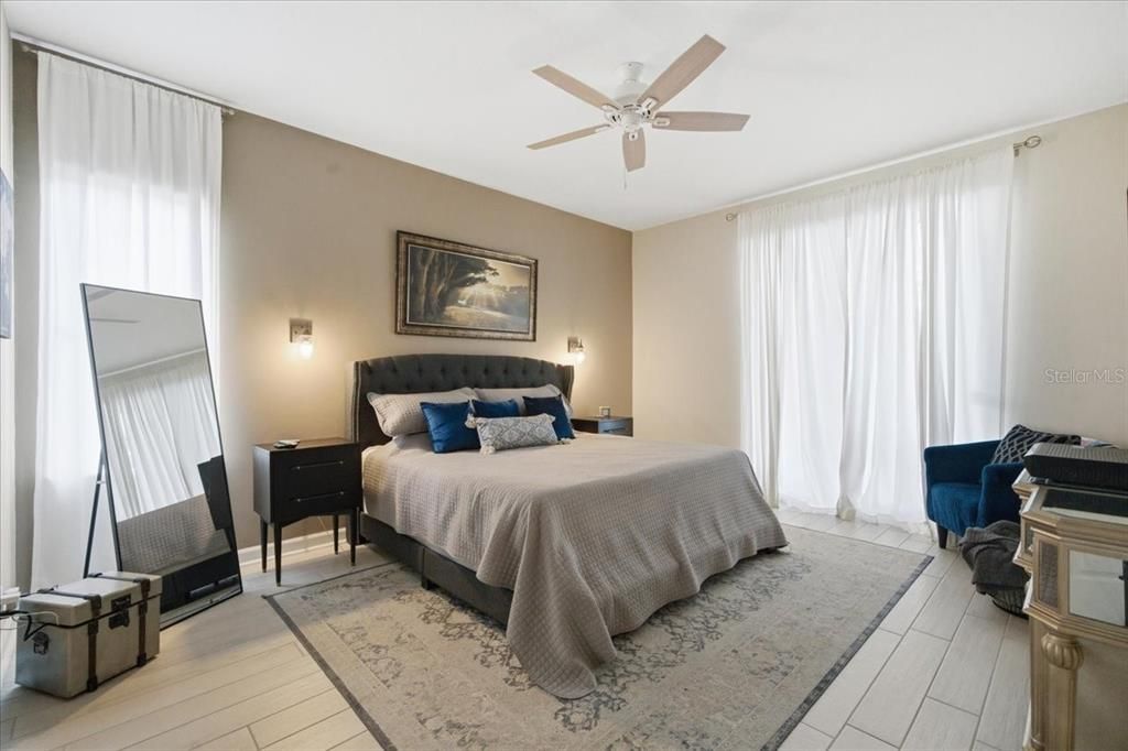 Activo con contrato: $849,900 (4 camas, 2 baños, 2324 Pies cuadrados)