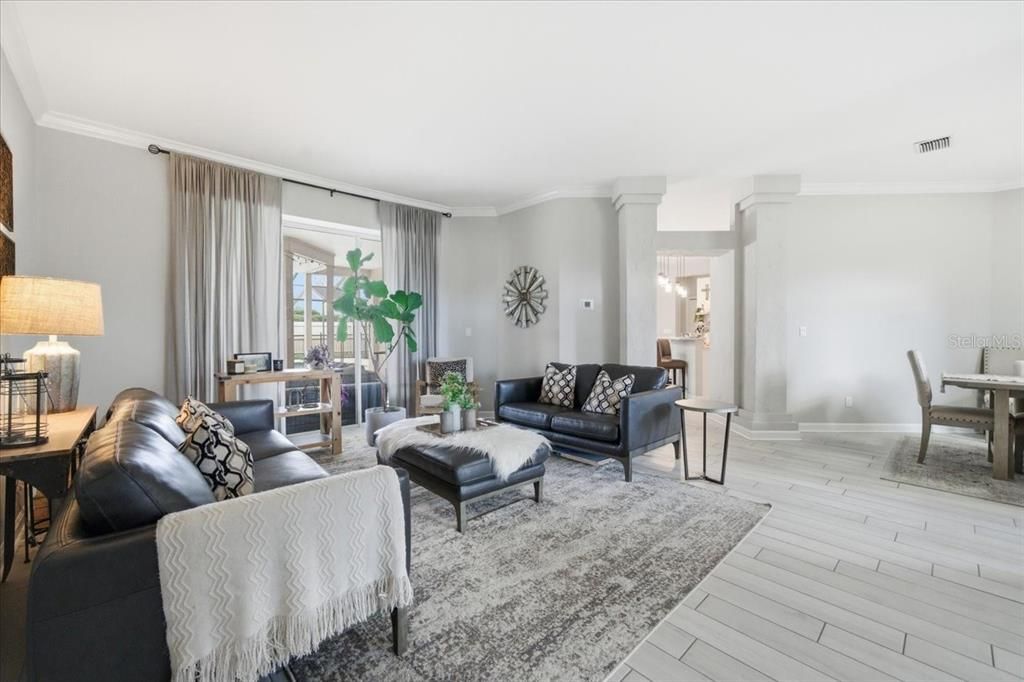 Activo con contrato: $849,900 (4 camas, 2 baños, 2324 Pies cuadrados)