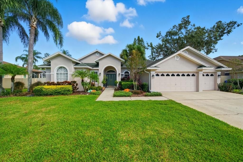Activo con contrato: $849,900 (4 camas, 2 baños, 2324 Pies cuadrados)