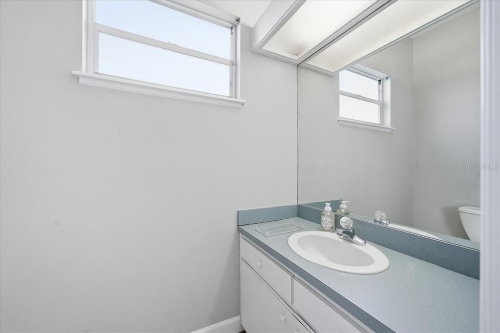 Activo con contrato: $849,900 (4 camas, 2 baños, 2324 Pies cuadrados)
