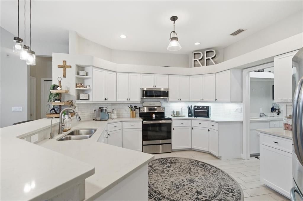 Activo con contrato: $849,900 (4 camas, 2 baños, 2324 Pies cuadrados)