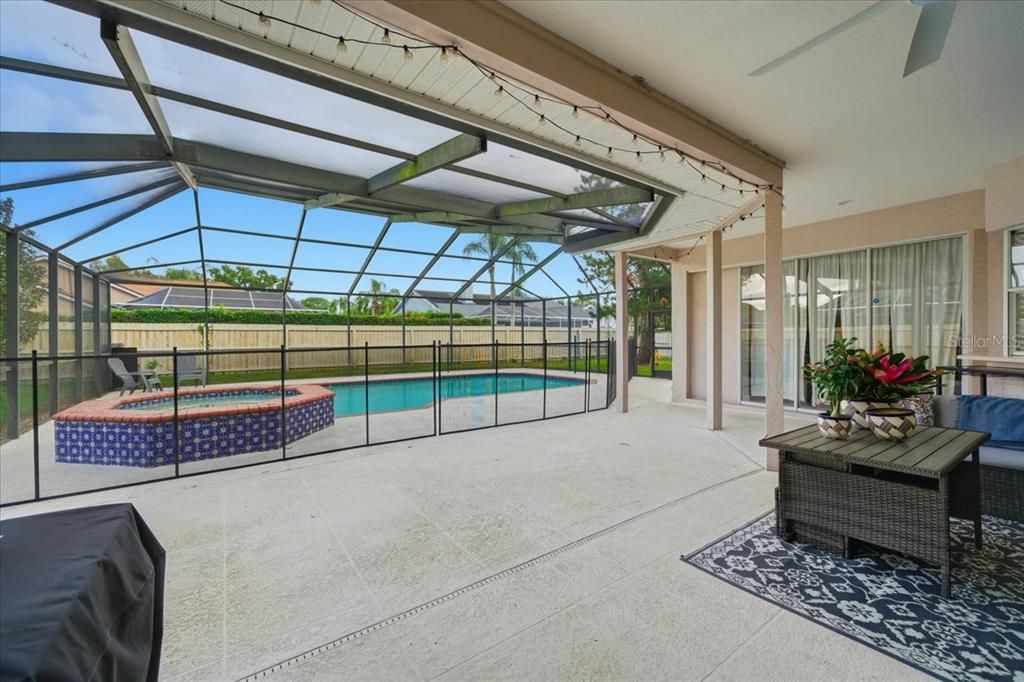 Activo con contrato: $849,900 (4 camas, 2 baños, 2324 Pies cuadrados)