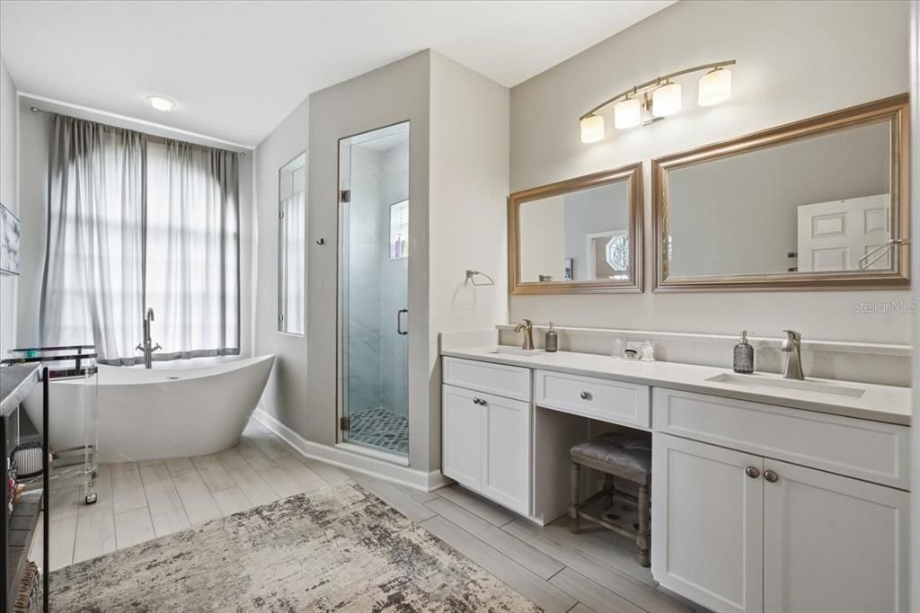 Activo con contrato: $849,900 (4 camas, 2 baños, 2324 Pies cuadrados)
