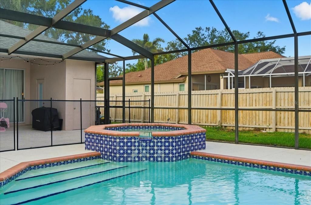 Activo con contrato: $849,900 (4 camas, 2 baños, 2324 Pies cuadrados)