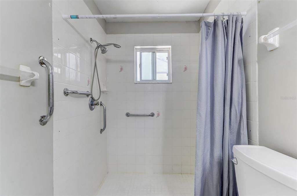 Active With Contract: $170,000 (3 beds, 2 baths, 1687 Square Feet)