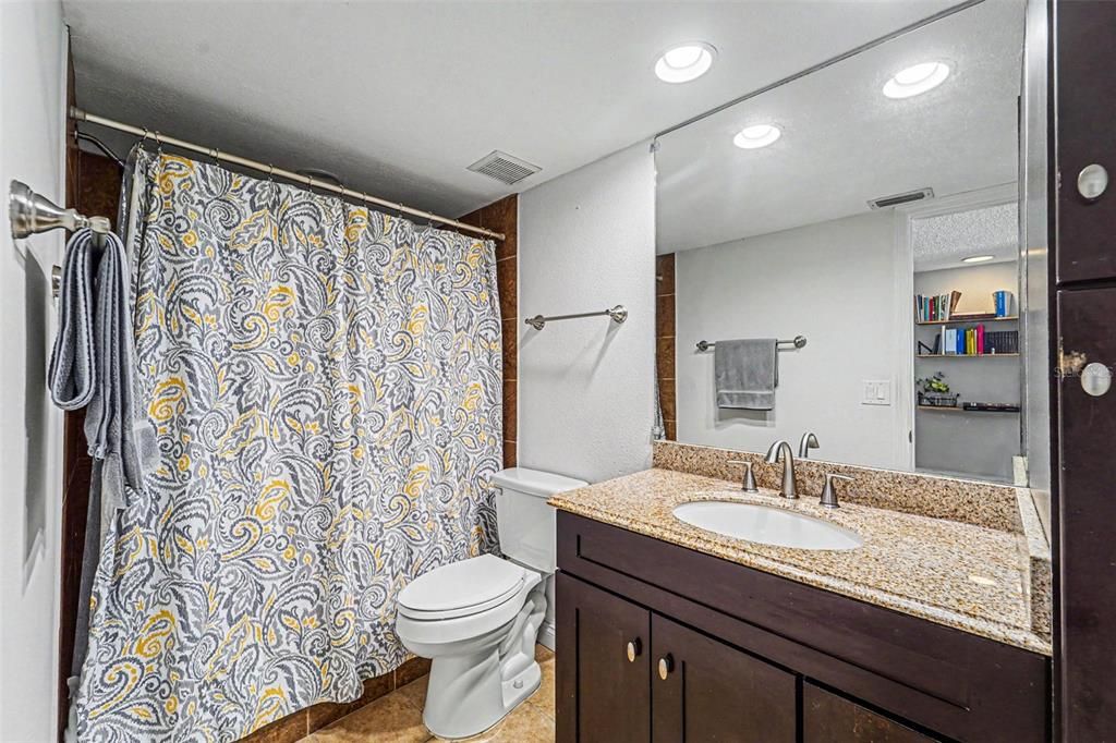 En Venta: $215,000 (2 camas, 2 baños, 956 Pies cuadrados)