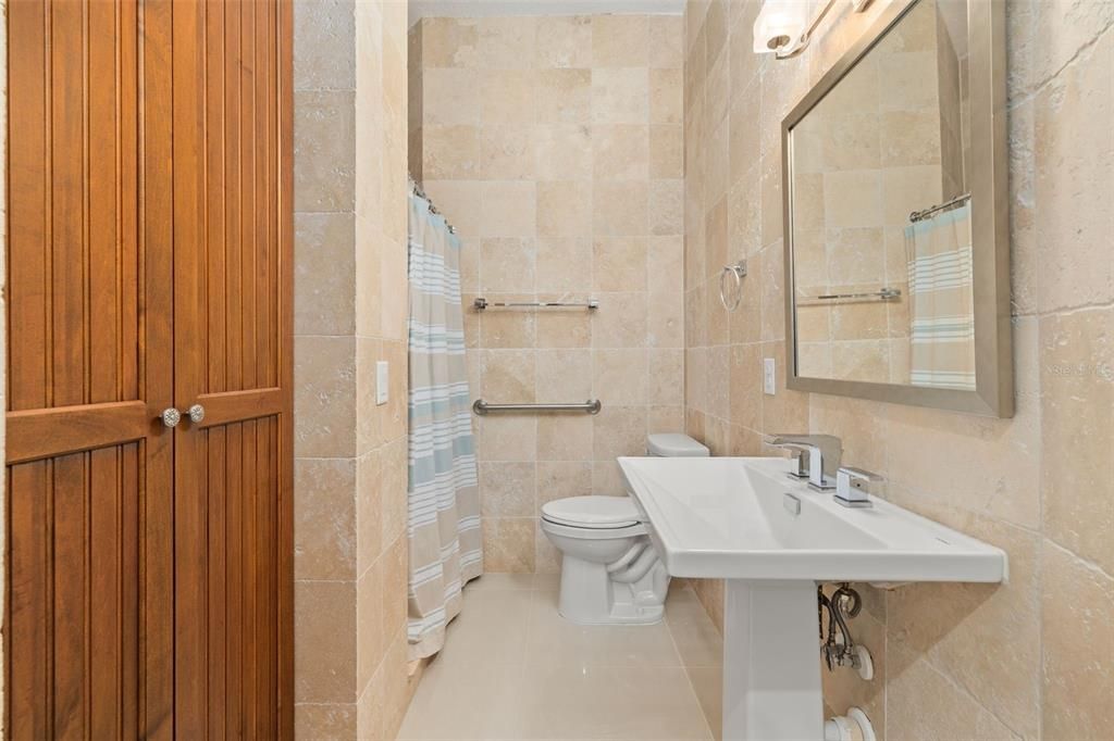 For Sale: $2,195,000 (5 beds, 4 baths, 4205 Square Feet)