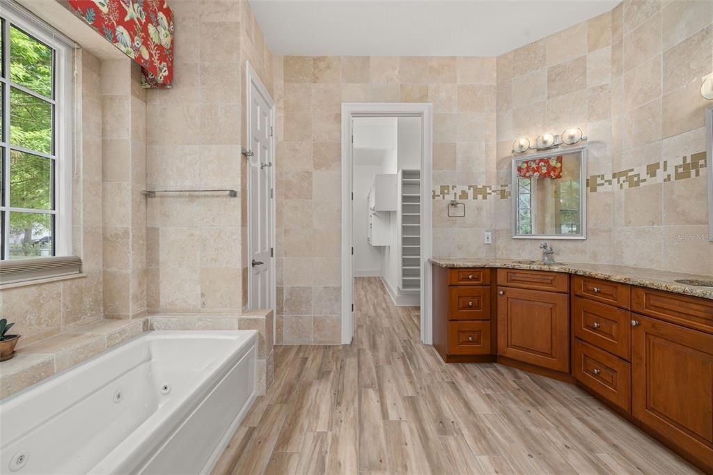 For Sale: $2,195,000 (5 beds, 4 baths, 4205 Square Feet)