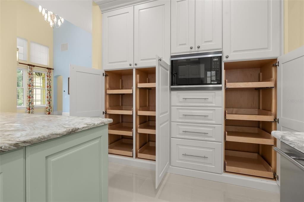 For Sale: $2,195,000 (5 beds, 4 baths, 4205 Square Feet)