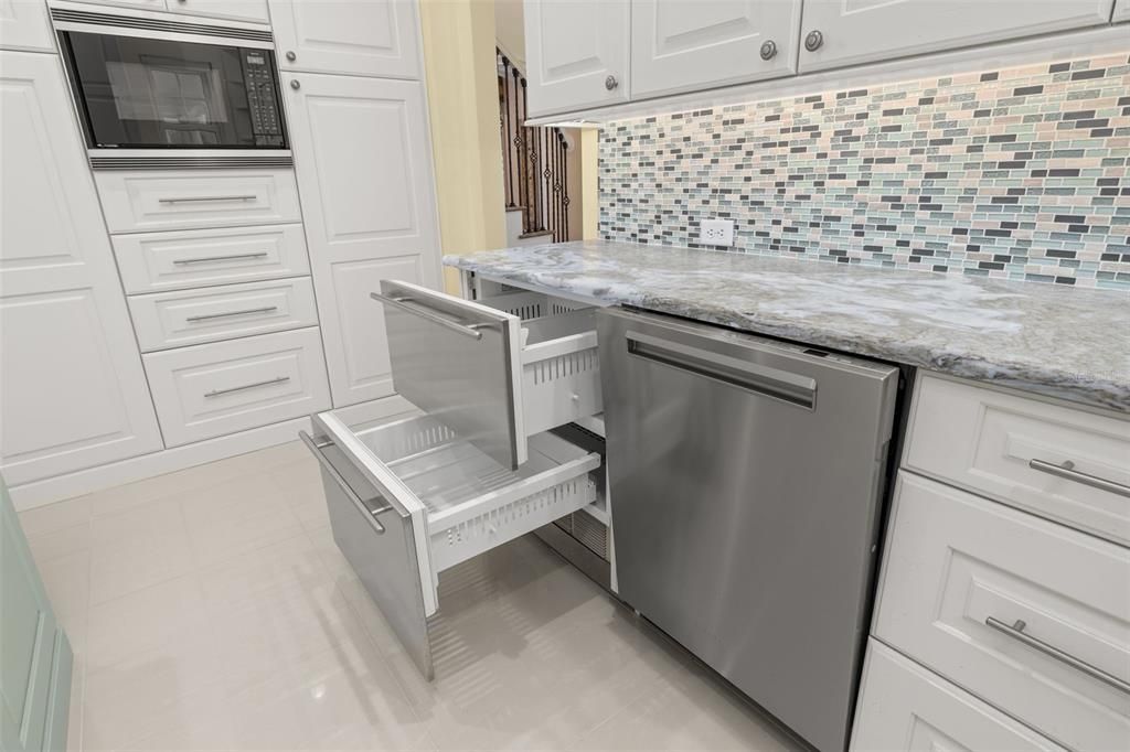 For Sale: $2,195,000 (5 beds, 4 baths, 4205 Square Feet)