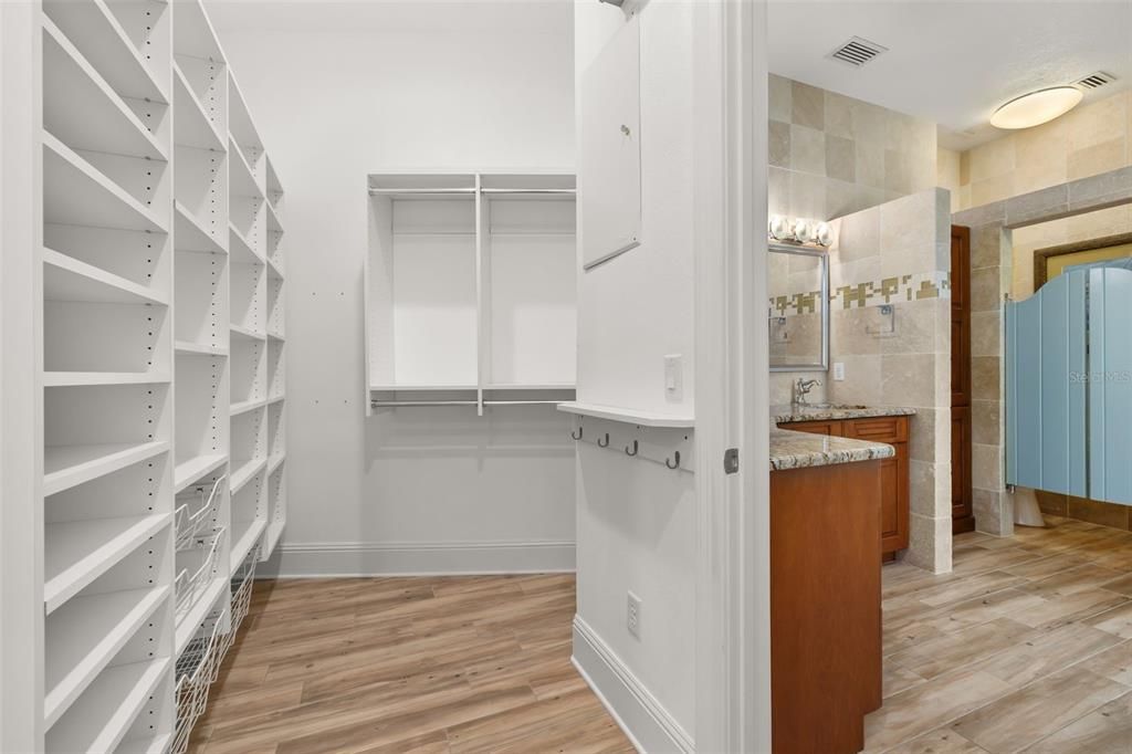 For Sale: $2,195,000 (5 beds, 4 baths, 4205 Square Feet)