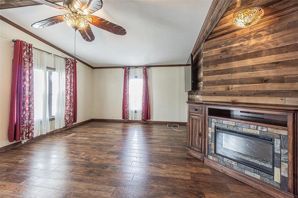 На продажу: $185,000 (2 спален, 2 ванн, 1012 Квадратных фут)