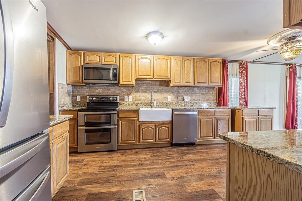 На продажу: $185,000 (2 спален, 2 ванн, 1012 Квадратных фут)