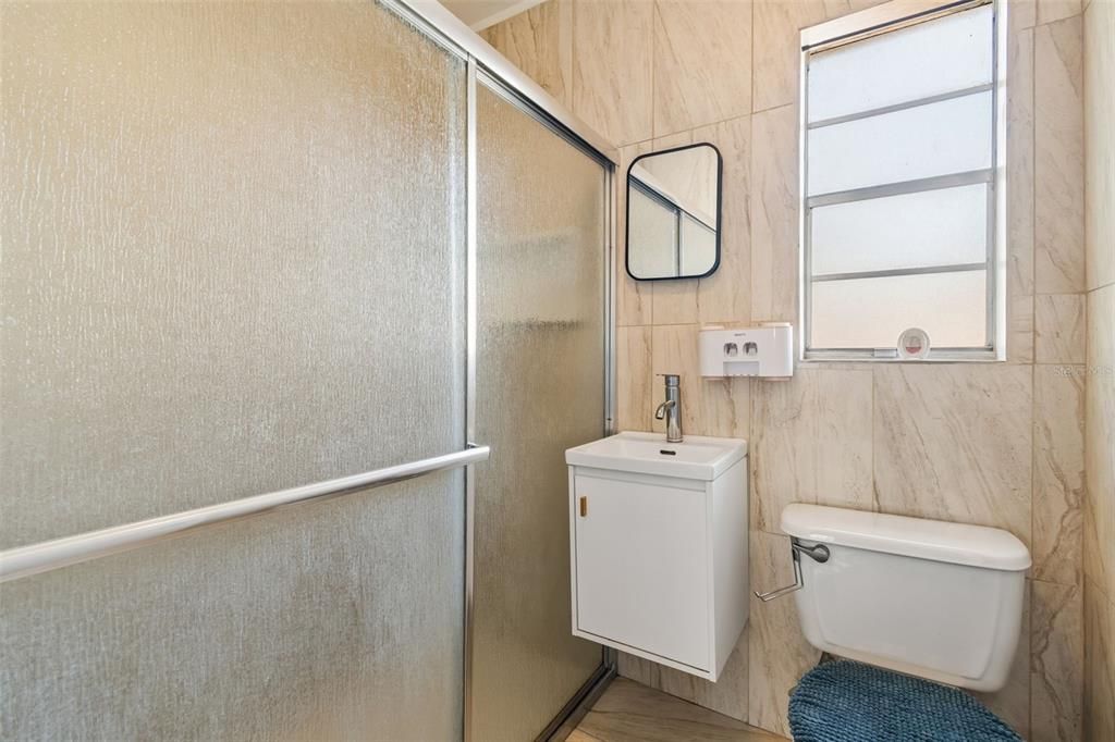 На продажу: $229,900 (3 спален, 1 ванн, 800 Квадратных фут)