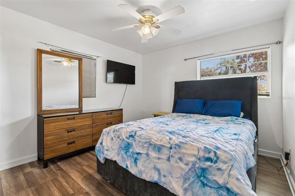 На продажу: $229,900 (3 спален, 1 ванн, 800 Квадратных фут)