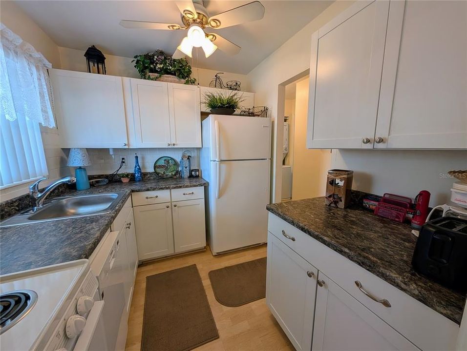 Active With Contract: $1,450 (1 beds, 1 baths, 576 Square Feet)