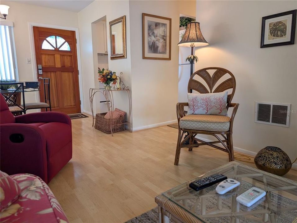 Active With Contract: $1,450 (1 beds, 1 baths, 576 Square Feet)