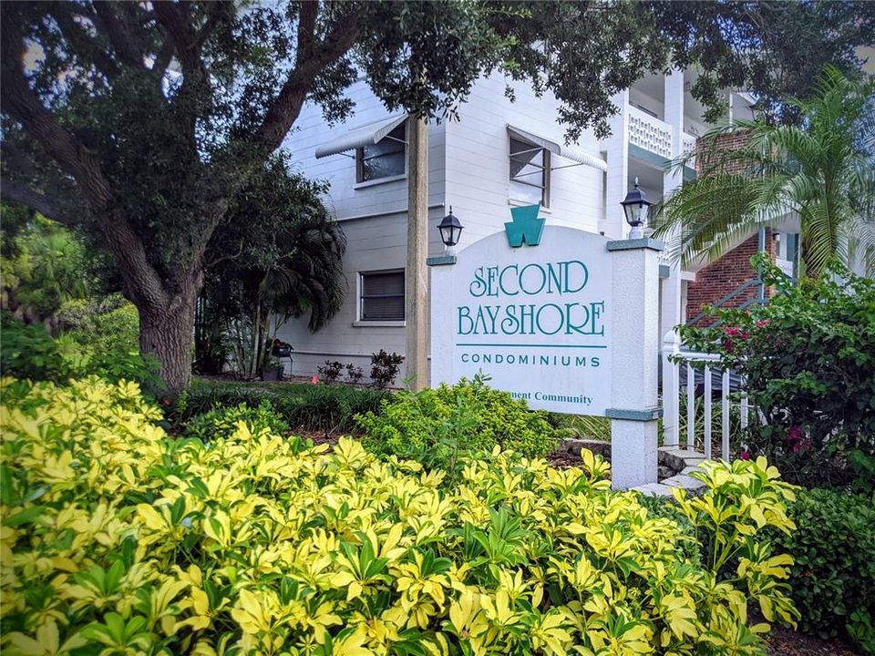 Active With Contract: $1,450 (1 beds, 1 baths, 576 Square Feet)