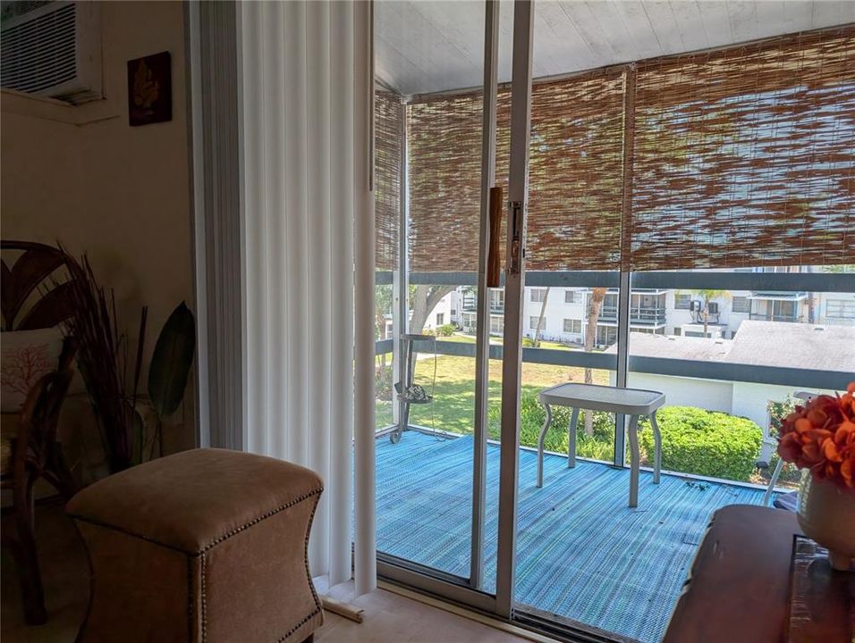 Active With Contract: $1,450 (1 beds, 1 baths, 576 Square Feet)