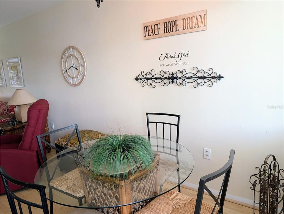 Active With Contract: $1,450 (1 beds, 1 baths, 576 Square Feet)