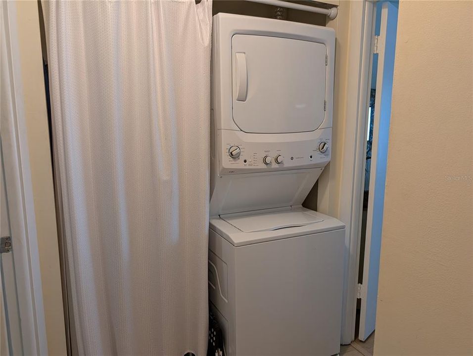 Active With Contract: $1,450 (1 beds, 1 baths, 576 Square Feet)