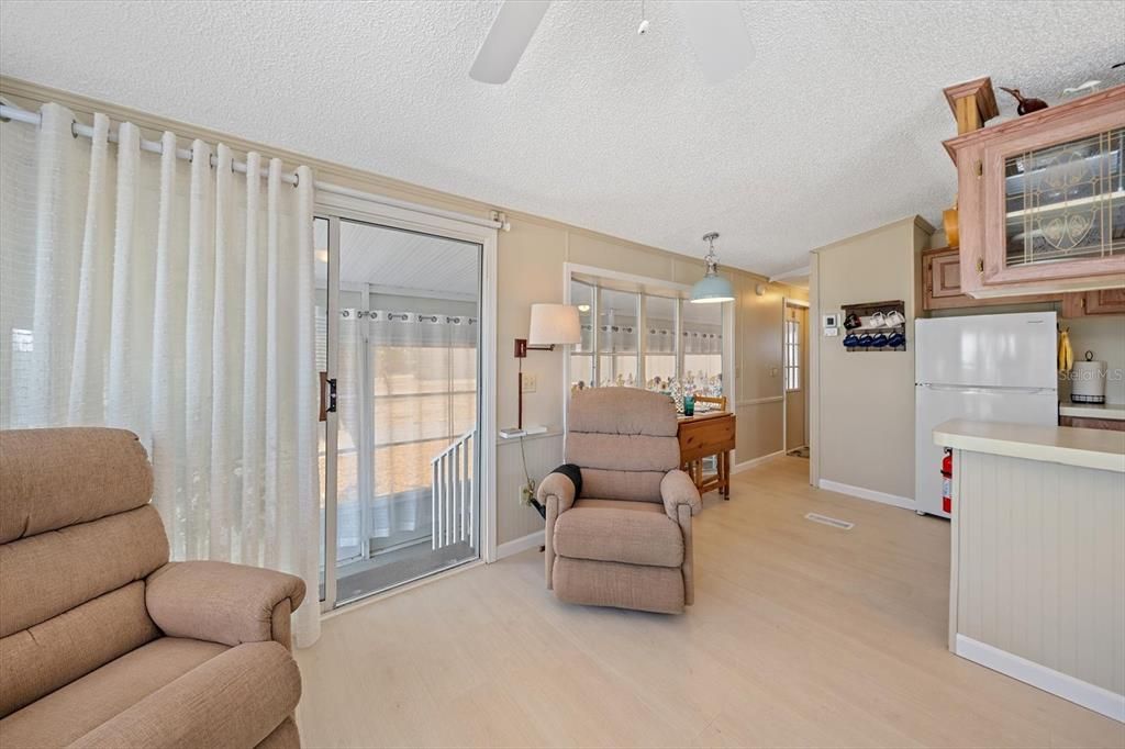 For Sale: $89,000 (1 beds, 1 baths, 408 Square Feet)