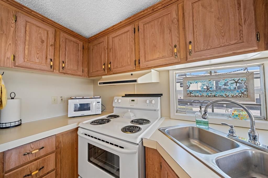 For Sale: $89,000 (1 beds, 1 baths, 408 Square Feet)