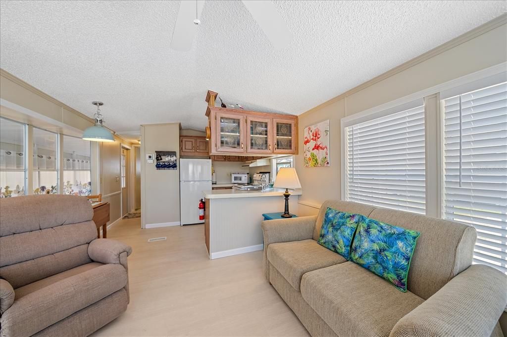 For Sale: $89,000 (1 beds, 1 baths, 408 Square Feet)