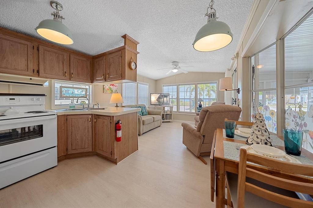 For Sale: $89,000 (1 beds, 1 baths, 408 Square Feet)