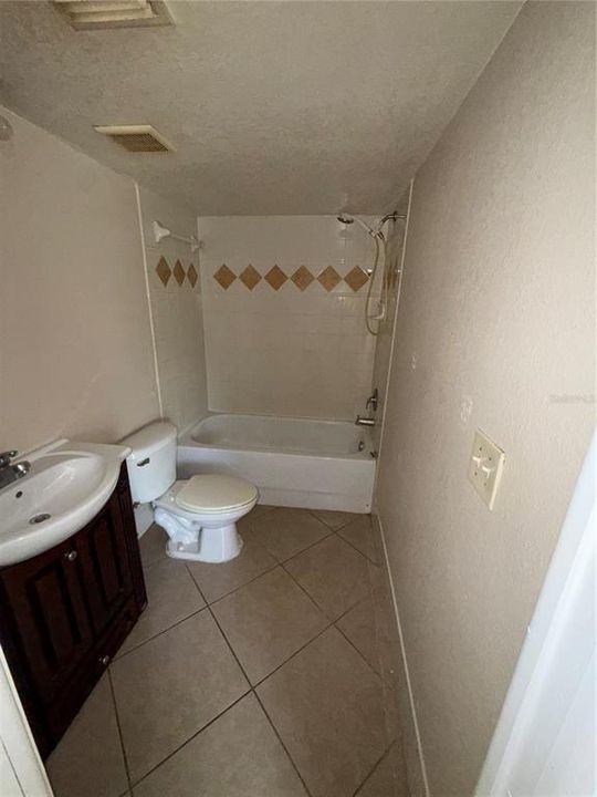В аренду: $995 (1 спален, 1 ванн, 816 Квадратных фут)