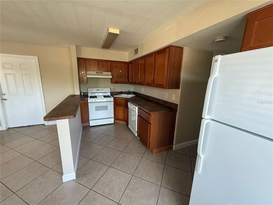 В аренду: $995 (1 спален, 1 ванн, 816 Квадратных фут)