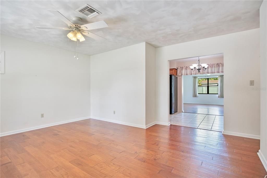 Activo con contrato: $325,000 (3 camas, 2 baños, 1290 Pies cuadrados)