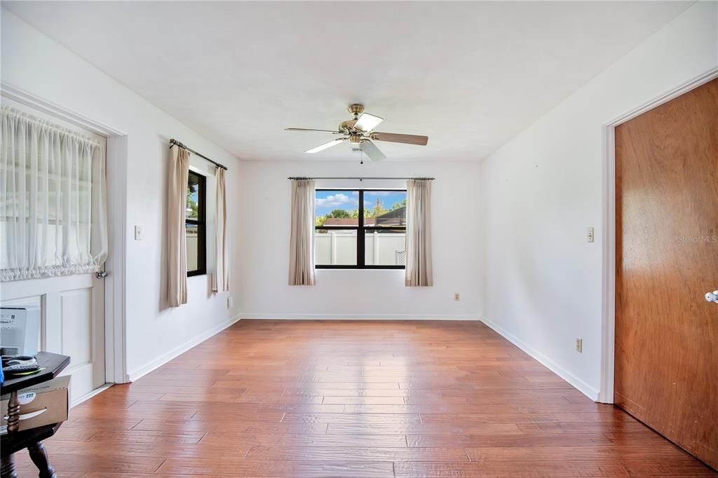 Activo con contrato: $325,000 (3 camas, 2 baños, 1290 Pies cuadrados)