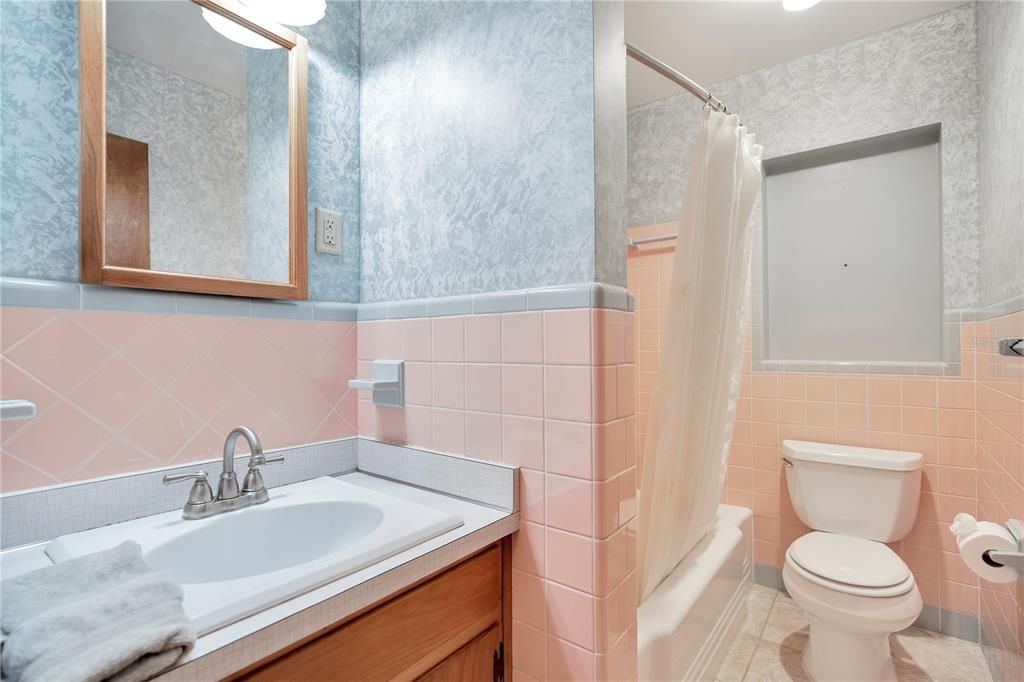 Activo con contrato: $325,000 (3 camas, 2 baños, 1290 Pies cuadrados)