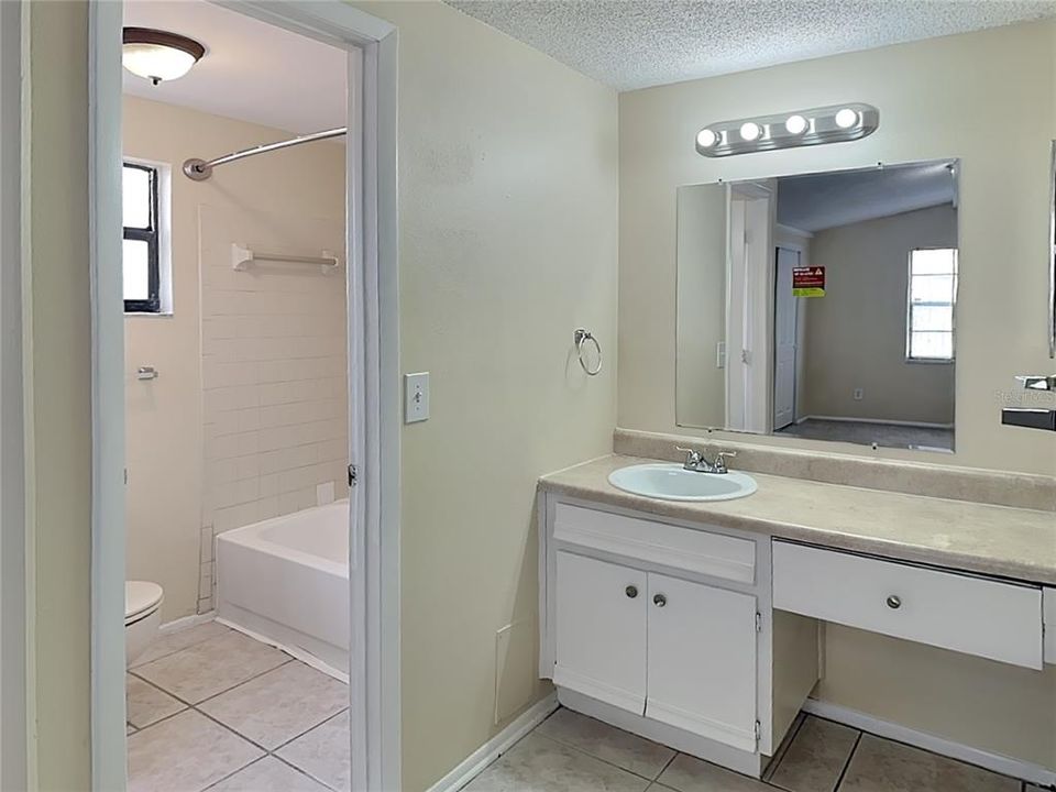 For Rent: $1,925 (3 beds, 2 baths, 1300 Square Feet)