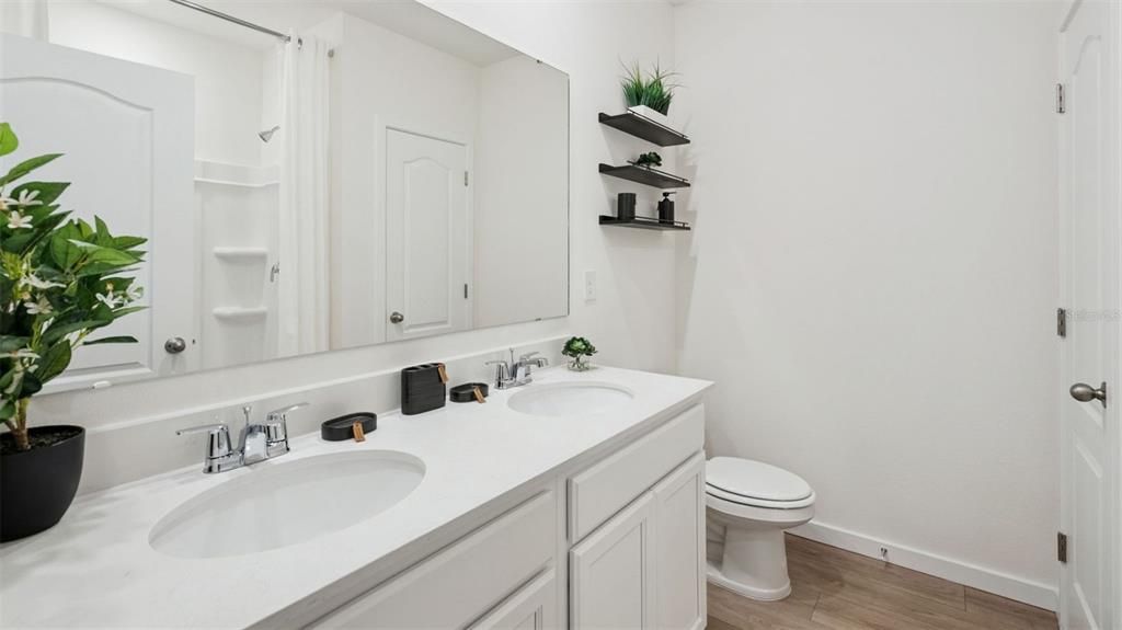 Activo con contrato: $355,990 (3 camas, 2 baños, 1530 Pies cuadrados)