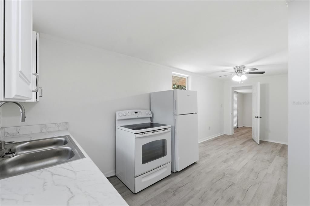 На продажу: $419,900 (4 спален, 2 ванн, 1584 Квадратных фут)