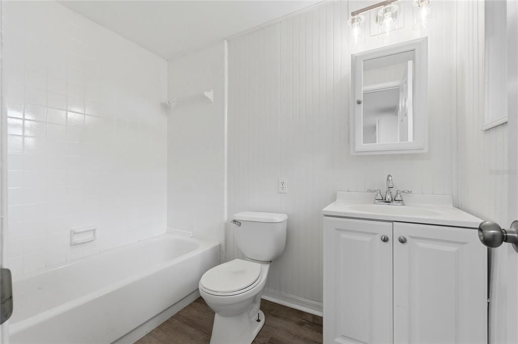 На продажу: $419,900 (4 спален, 2 ванн, 1584 Квадратных фут)