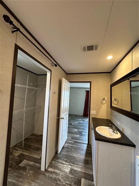 For Rent: $2,600 (5 beds, 3 baths, 2052 Square Feet)