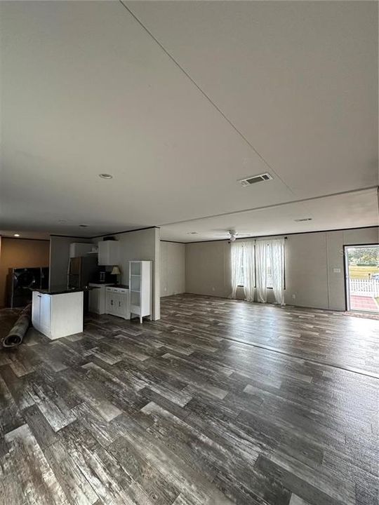 For Rent: $2,600 (5 beds, 3 baths, 2052 Square Feet)