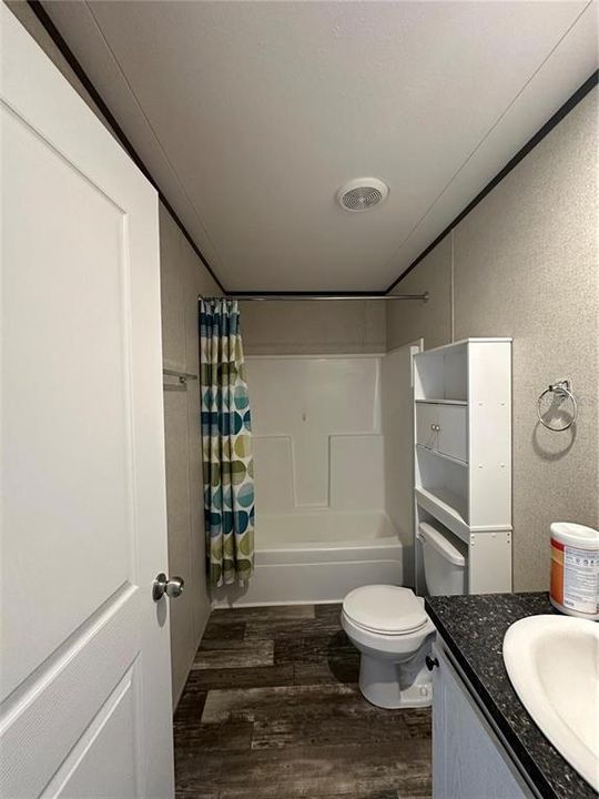 For Rent: $2,600 (5 beds, 3 baths, 2052 Square Feet)