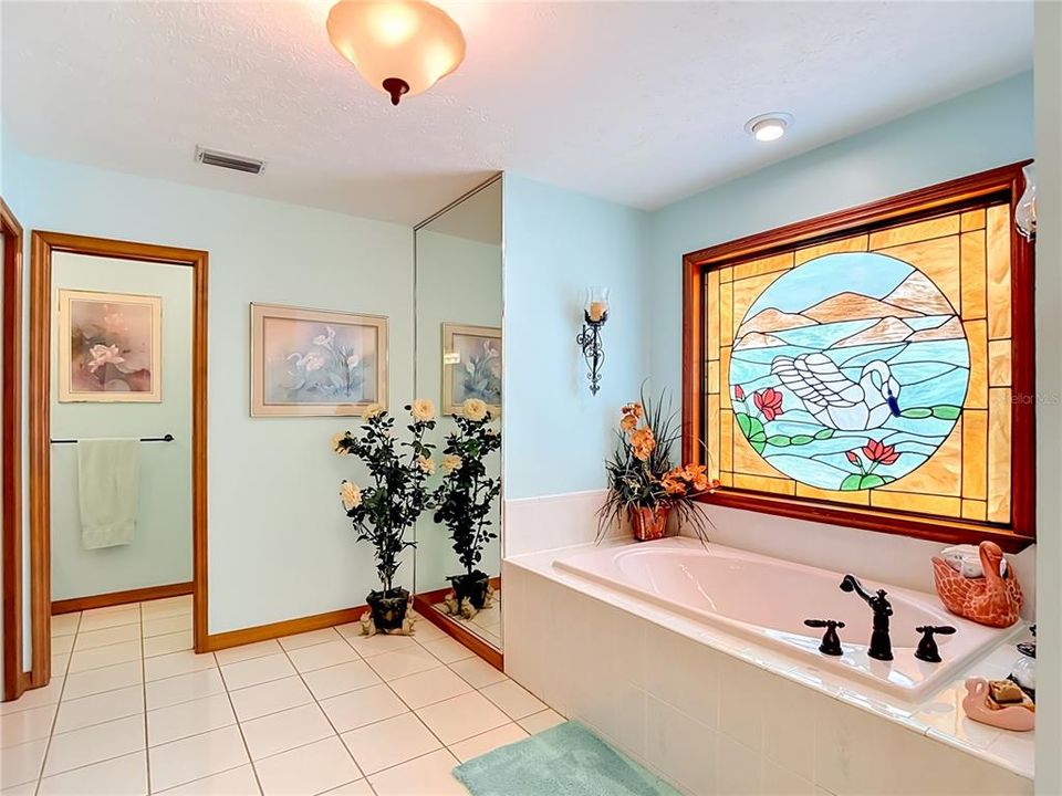 合同活跃: $599,000 (3 贝兹, 2 浴室, 2341 平方英尺)