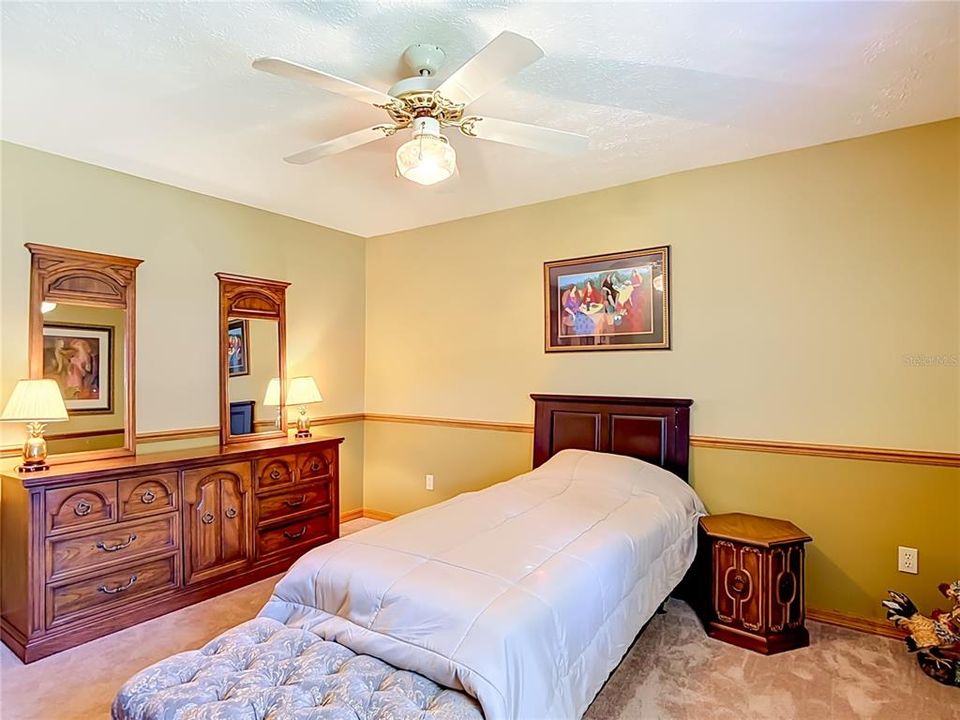 合同活跃: $599,000 (3 贝兹, 2 浴室, 2341 平方英尺)