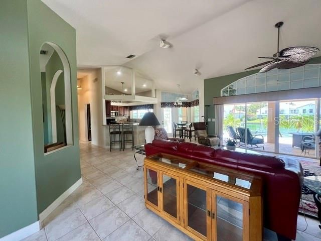En Venta: $1,699,000 (3 camas, 3 baños, 2215 Pies cuadrados)