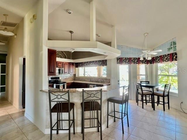 En Venta: $1,699,000 (3 camas, 3 baños, 2215 Pies cuadrados)