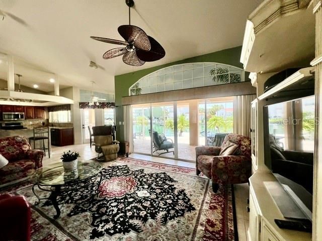 En Venta: $1,699,000 (3 camas, 3 baños, 2215 Pies cuadrados)