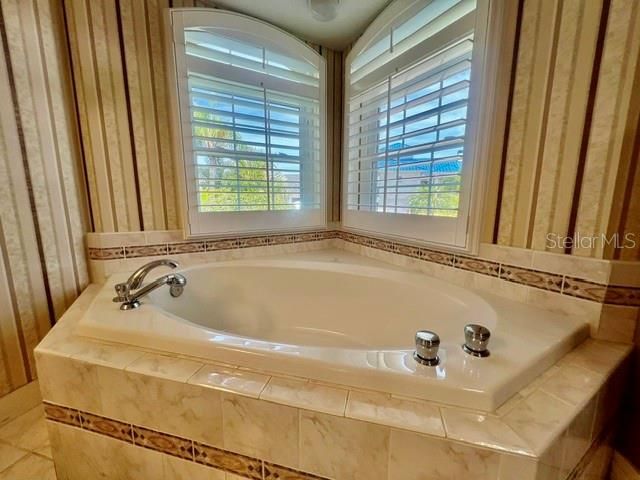 En Venta: $1,699,000 (3 camas, 3 baños, 2215 Pies cuadrados)
